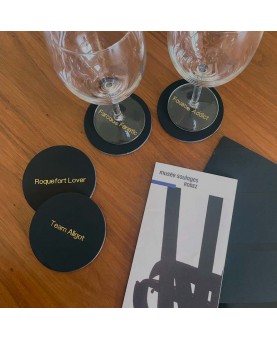 Sous-verre en cuir noir "L'Aveyron c'est trop bon"